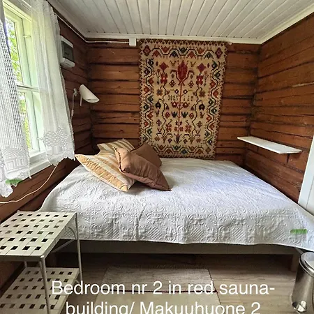 Vaeaeksyn Mummola Villa *